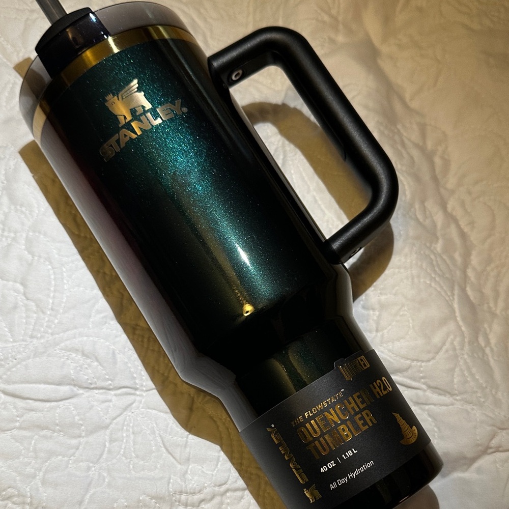 Stanley x Wicked 2025 Elphaba for Good 40 Oz Tumbler New Green Gold color shift